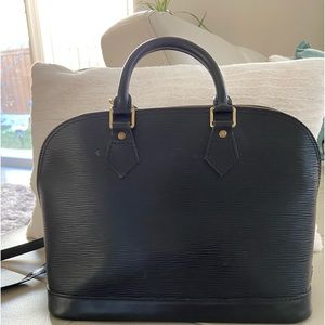 Louis Vuitton  Epi Alma